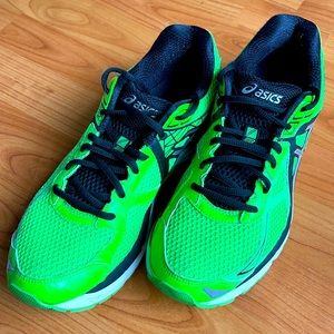 ASICS GT2000 running shoes